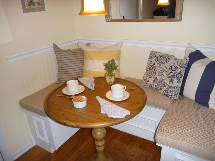 Cozy Kitchen Nook
