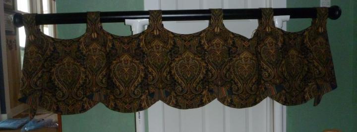 Kitchen valance
